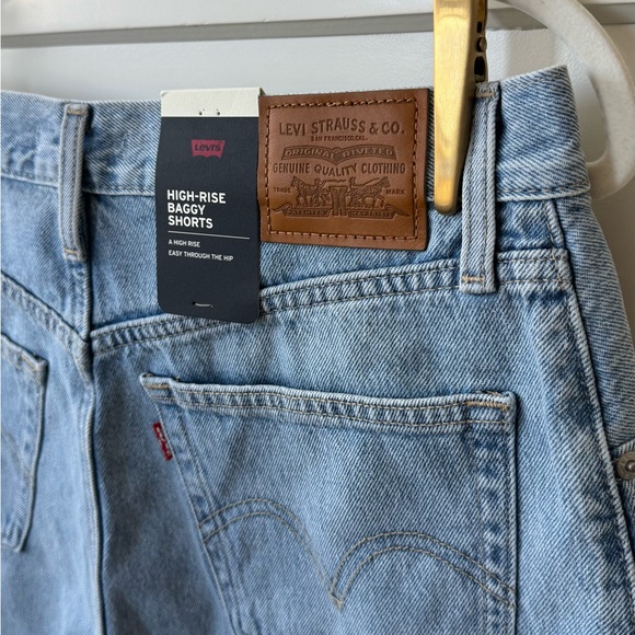 Levi's High-Rise Baggy Denim Shorts in Blue Wash 31 - Picture 6 of 10